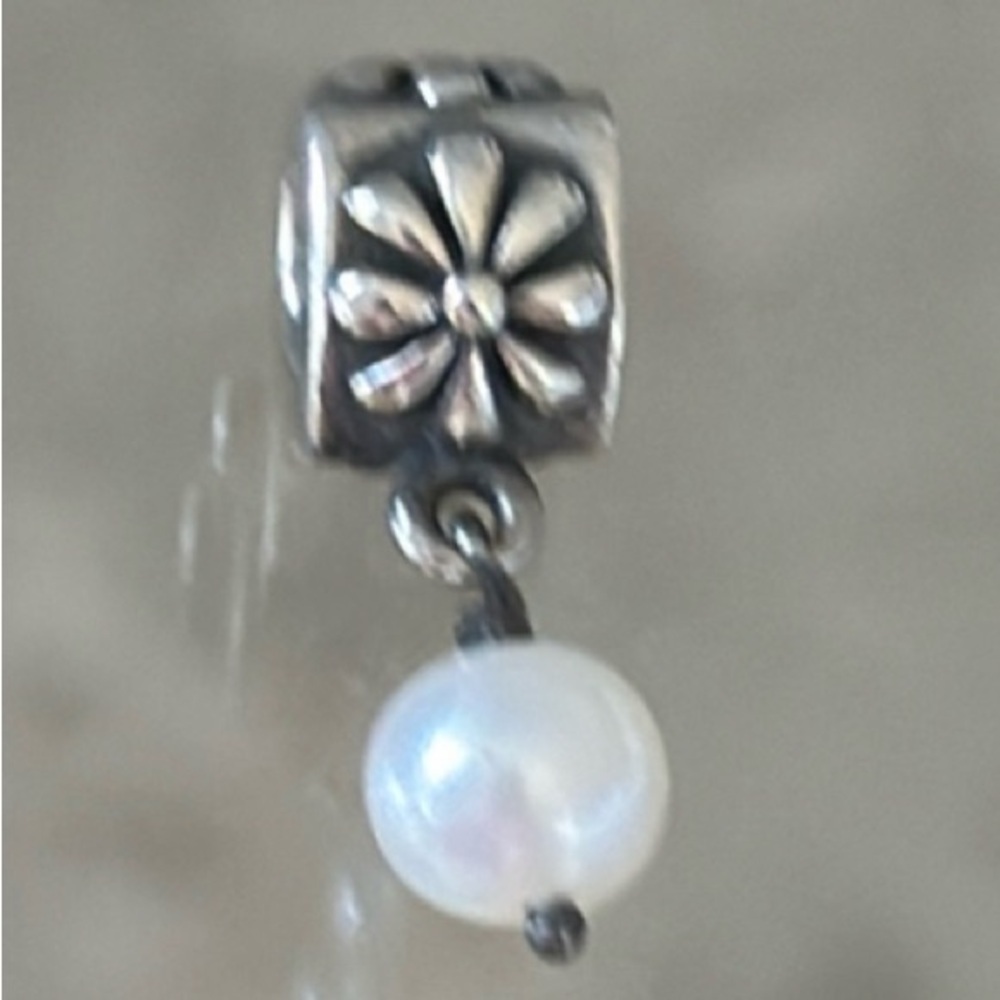 Pandora 925 silver flower accent pearl charm​ 100% Authentic